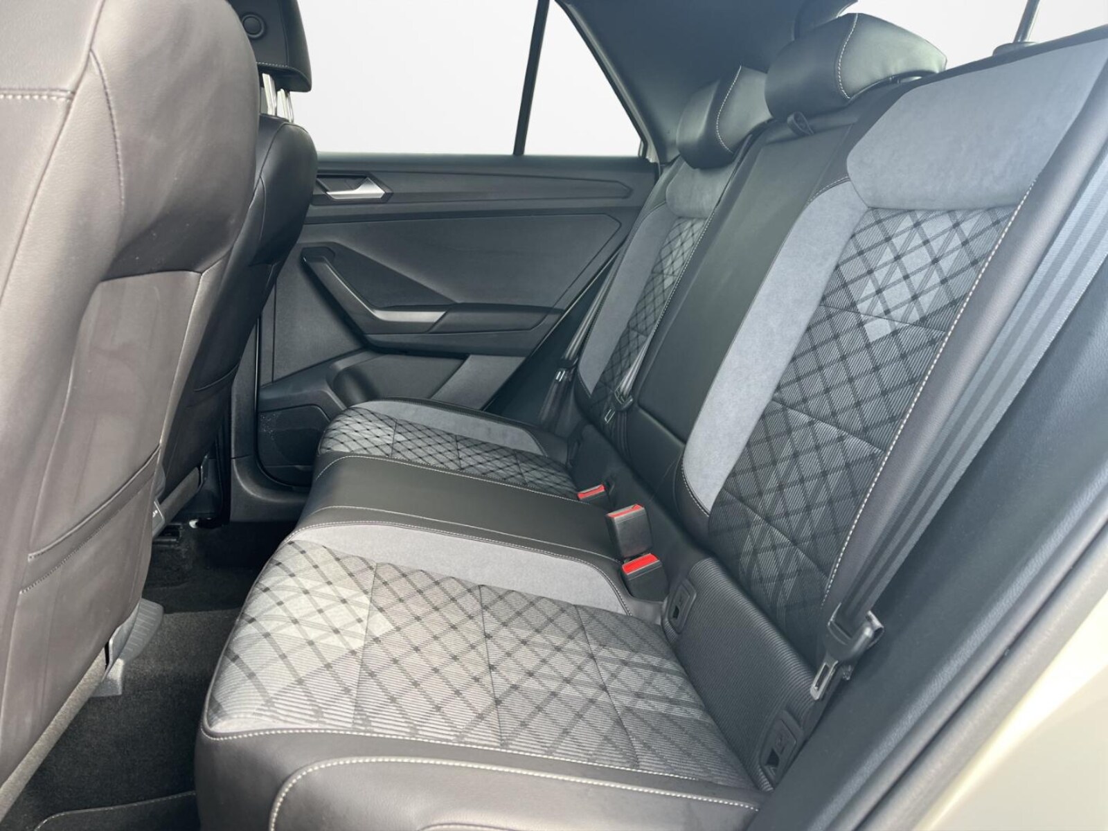 Volkswagen T-Roc – Bild 12
