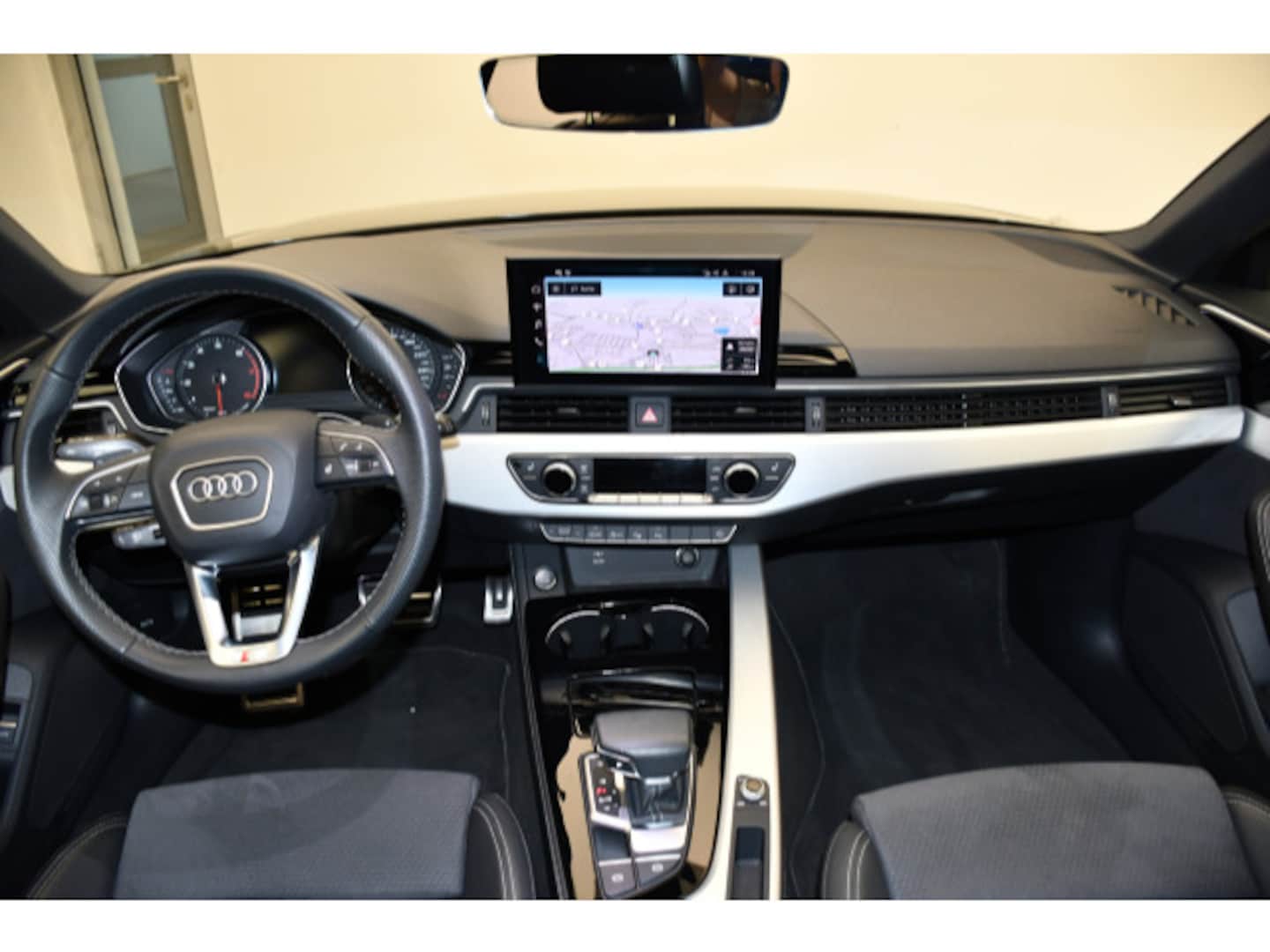 Bild über Audi A4 Avant S line 40 TFSI S tronic - für weitere Informationen kontaktieren Sie den Audi Partner