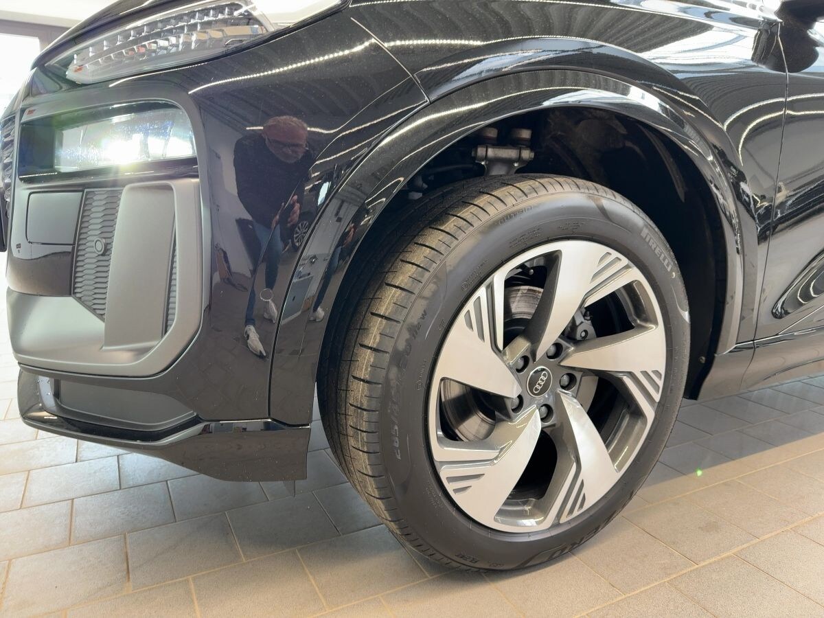 Image about Audi Q6 SUV e-tron e-tron quattro
