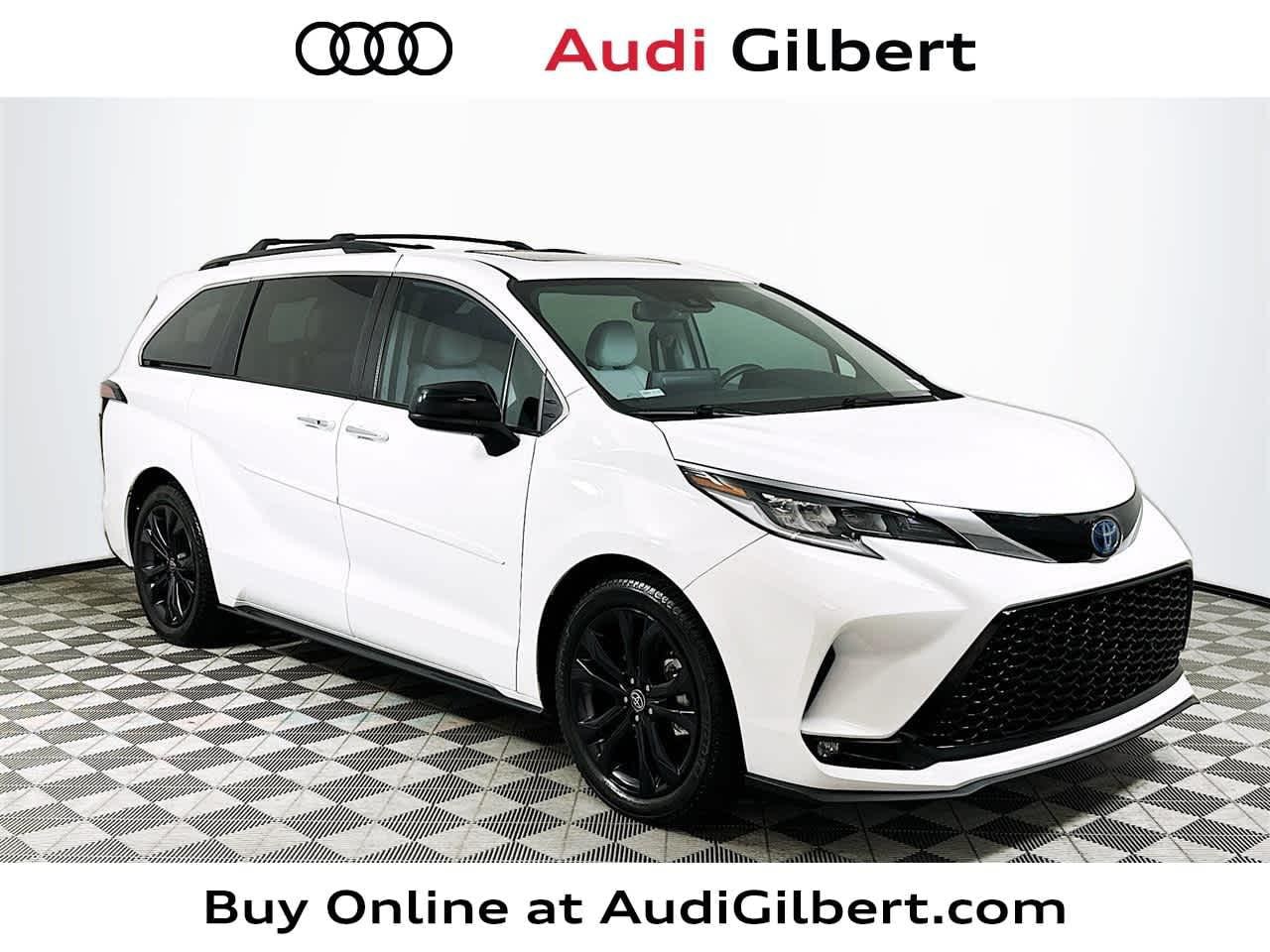 2022 Toyota Sienna XSE 7-Passenger Hybrid FWD's photo
