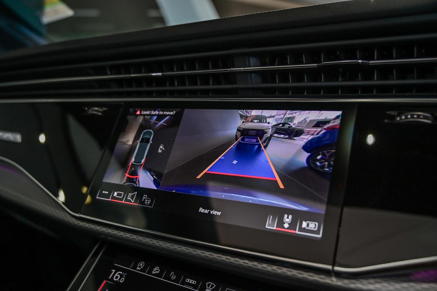 Image about Audi SQ7 TFSI quattro tiptronic