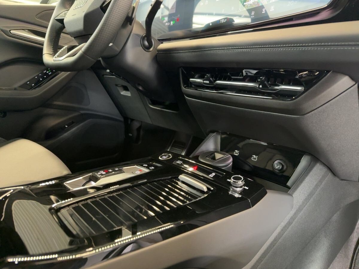 Image about Audi Q6 SUV e-tron e-tron quattro