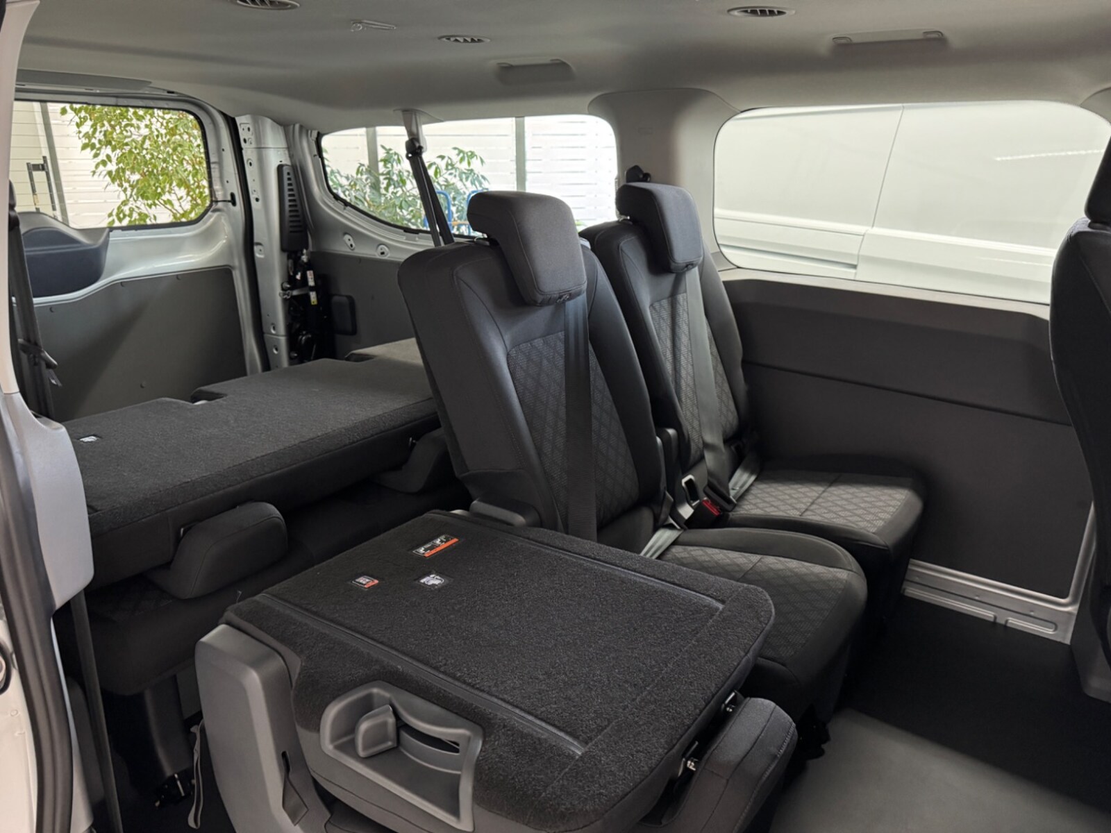 Volkswagen Transporter Kombi langer Radstand – Bild 9
