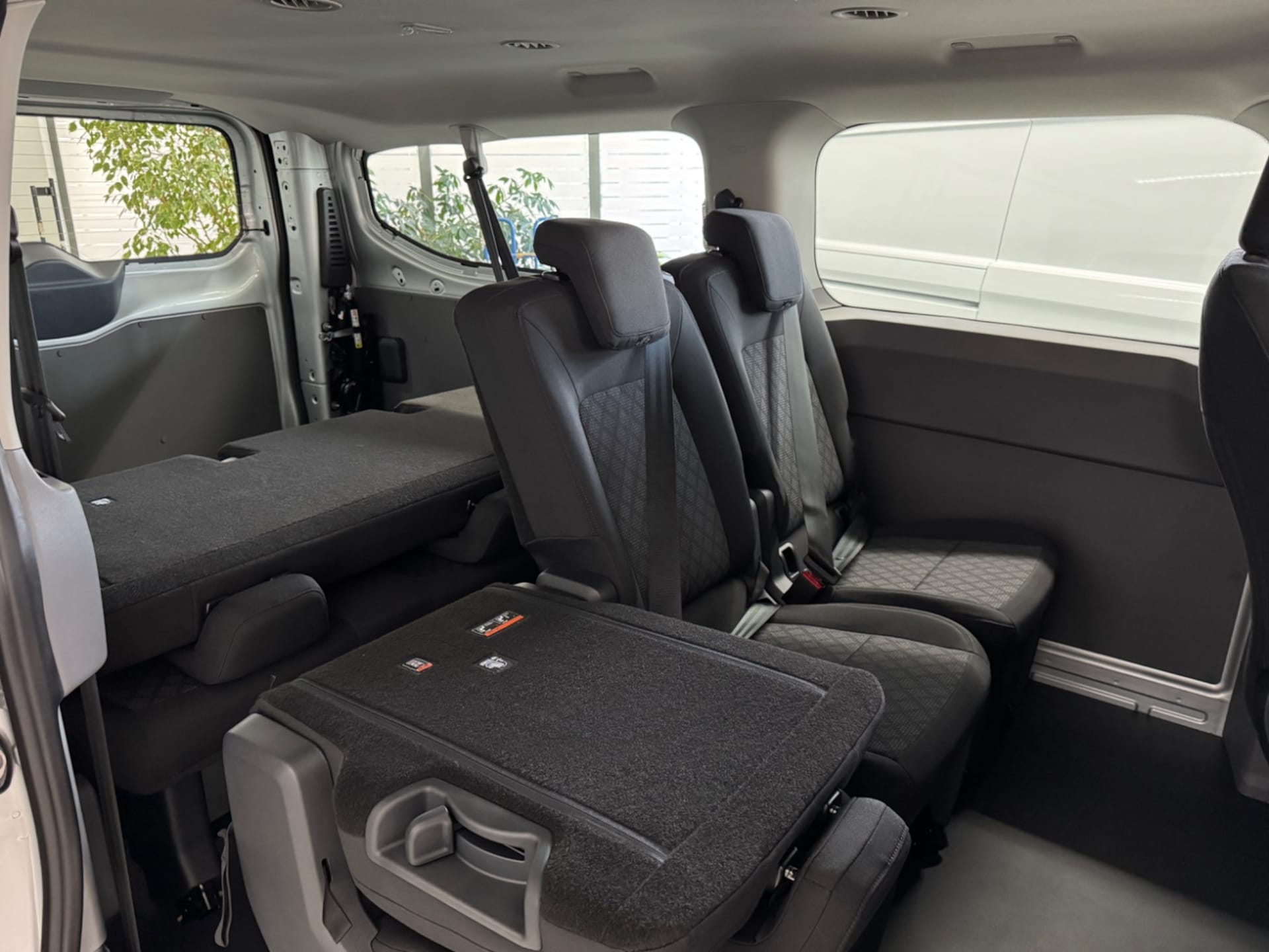 Volkswagen Transporter Kombi langer Radstand