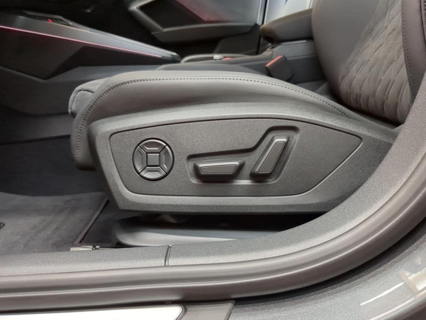 Bild über Audi RS 3 Sportback TFSI quattro 294 kW S tronic - für weitere Informationen kontaktieren Sie den Audi Partner