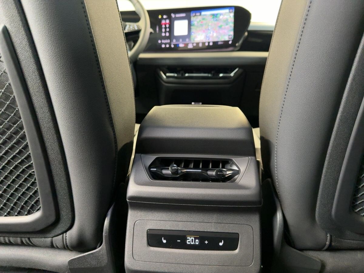 Image about Audi Q6 SUV e-tron e-tron quattro