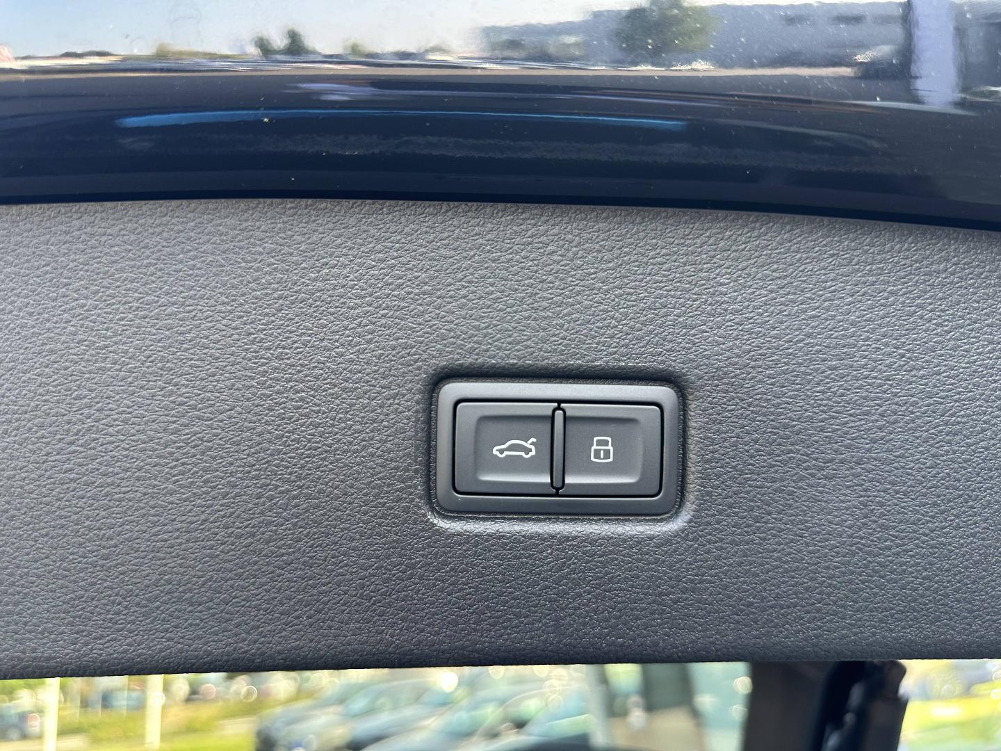 Image about Audi Q5 Sportback TFSI e S line 50 TFSI e Hybride rechargeable quattro220(299)kW(ch)S tronic