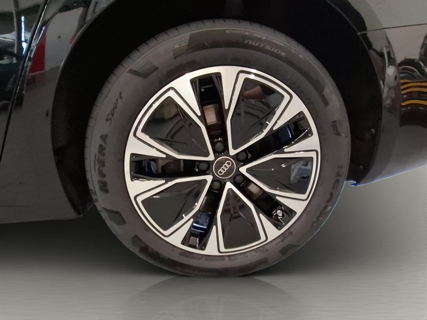 Bild über Audi A6 Limousine TDI 150 kW S tronic - für weitere Informationen kontaktieren Sie den Audi Partner