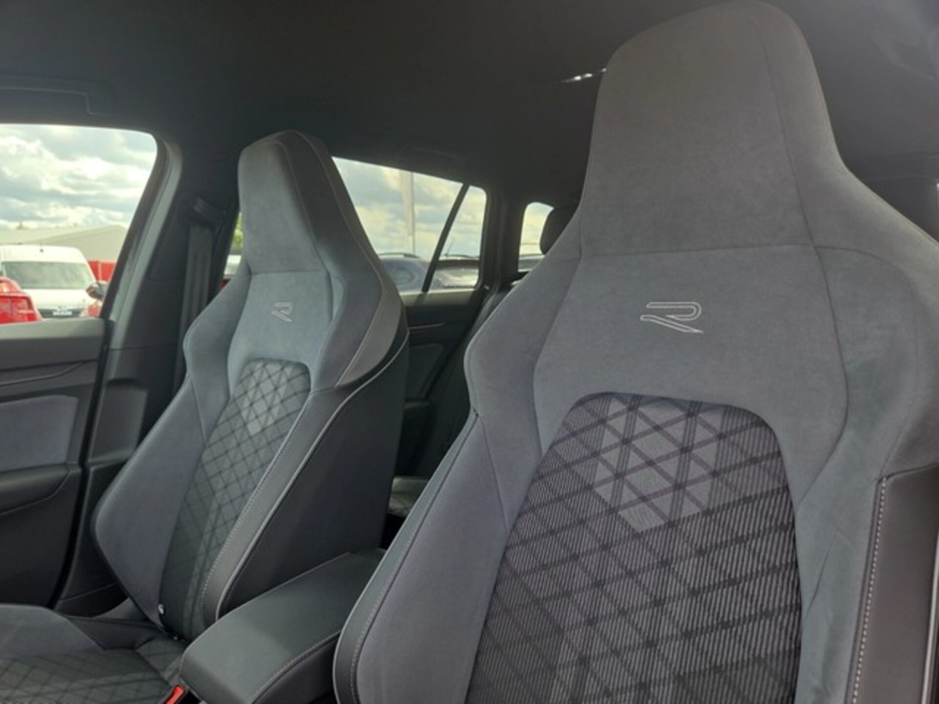 Volkswagen Golf Variant R-Line