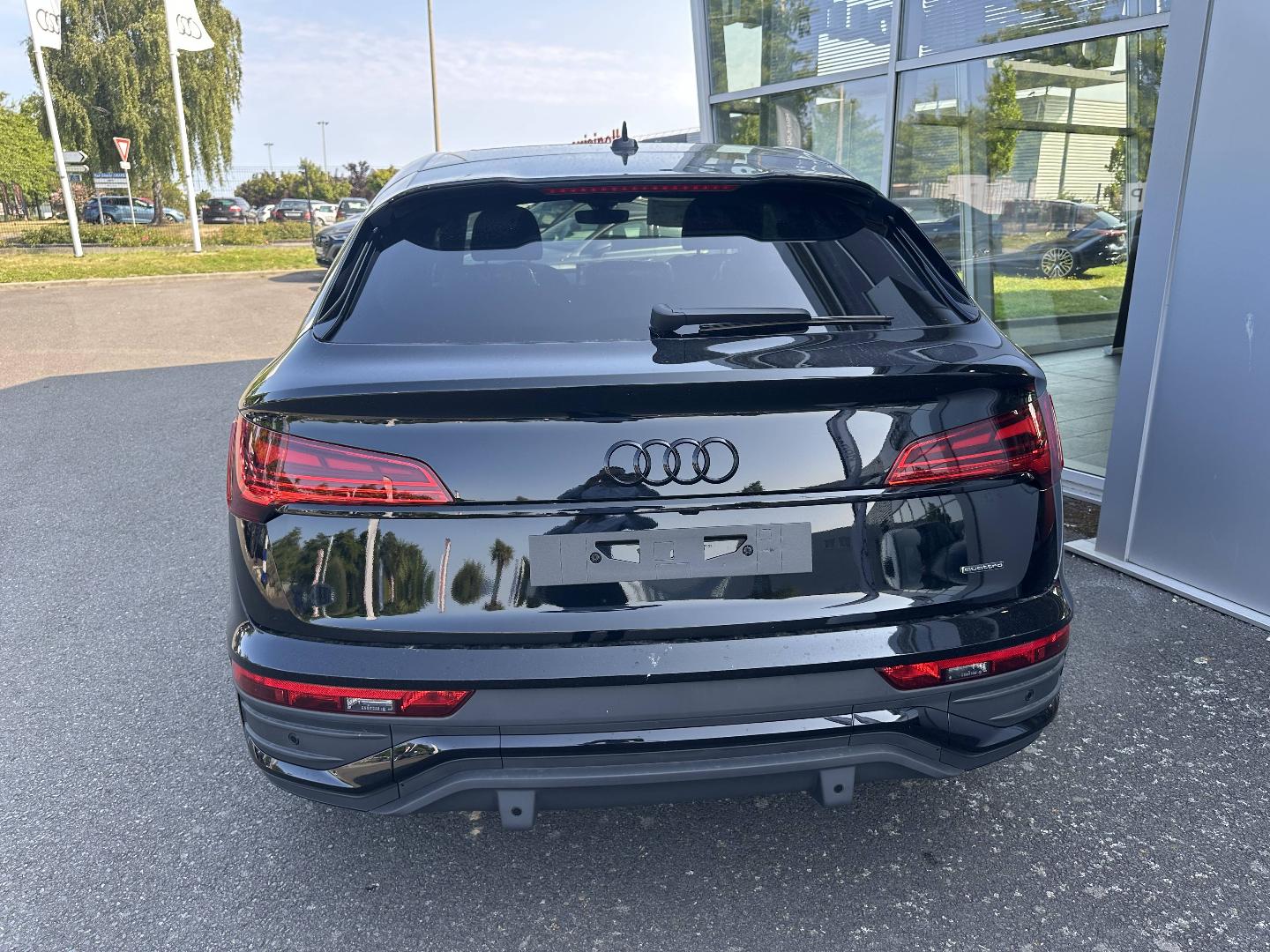 Image about Audi Q5 Sportback TFSI e S line 50 TFSI e Hybride rechargeable quattro220(299)kW(ch)S tronic
