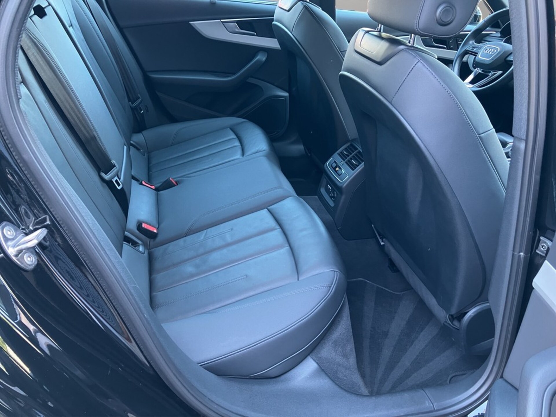 Audi A4 Avant S line
