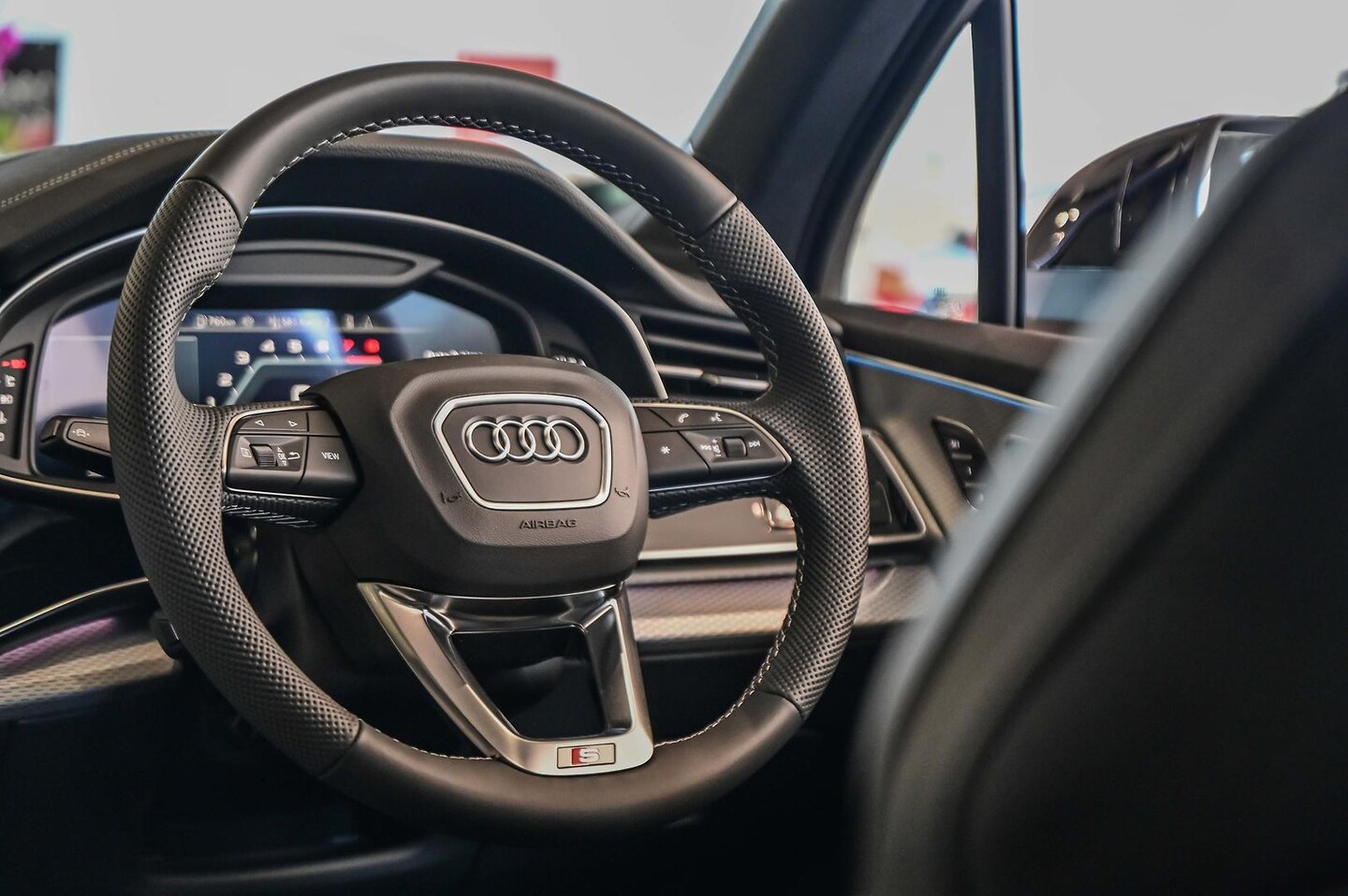 Image about Audi SQ7 TFSI quattro tiptronic