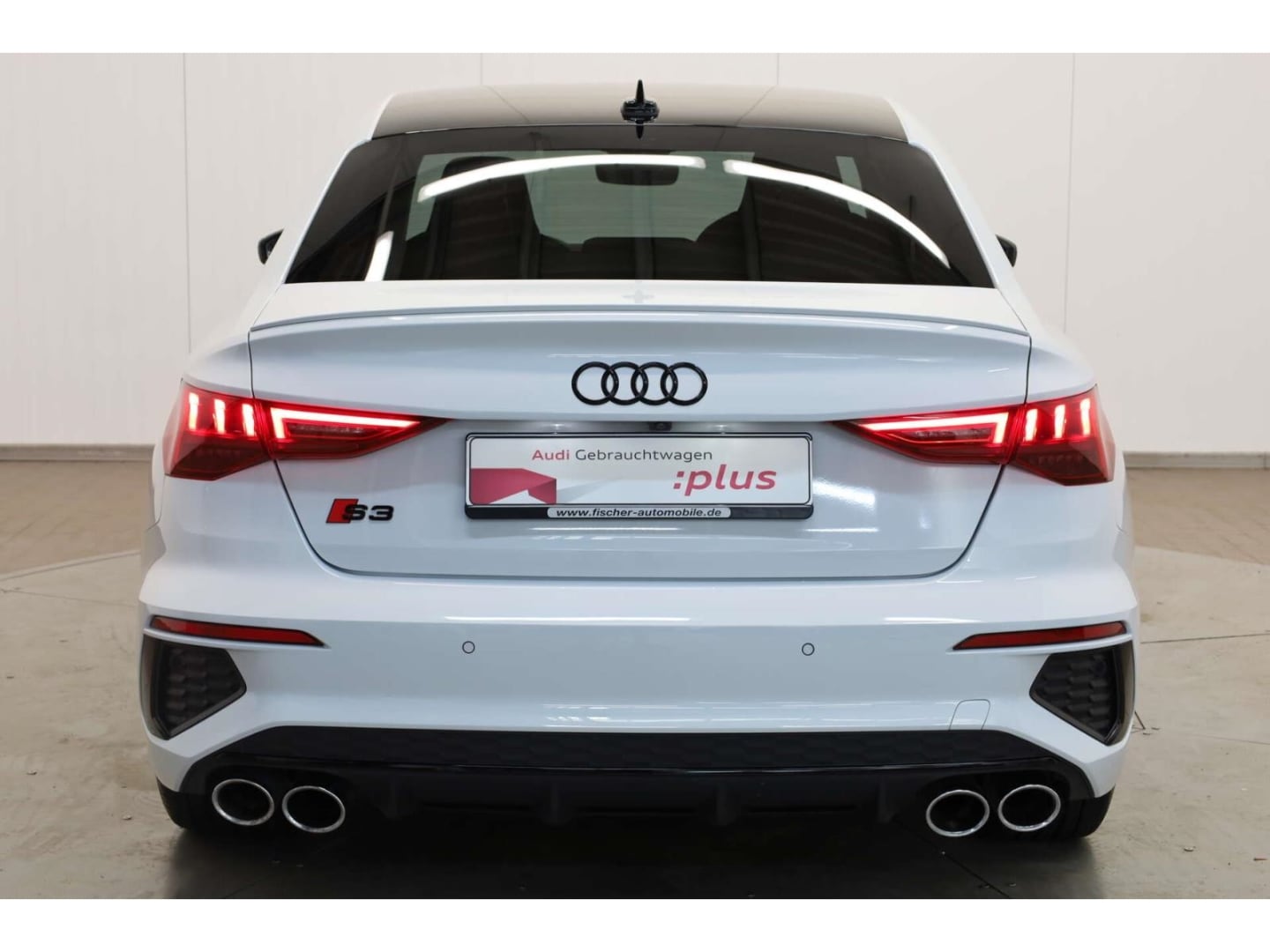 Bild über Audi S3 Limousine TFSI quattro S tronic - für weitere Informationen kontaktieren Sie den Audi Partner