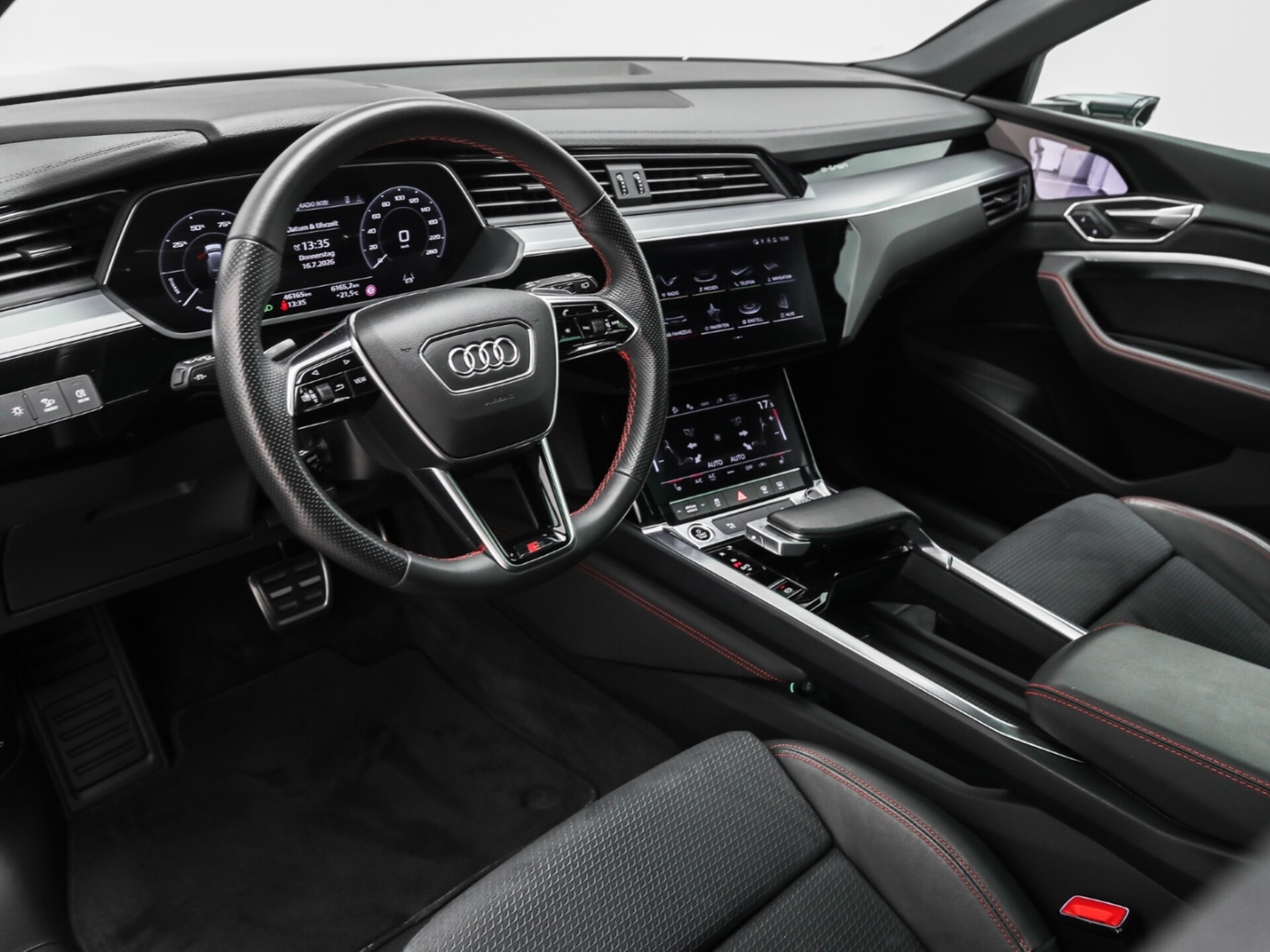 Audi Q8 e-tron S line