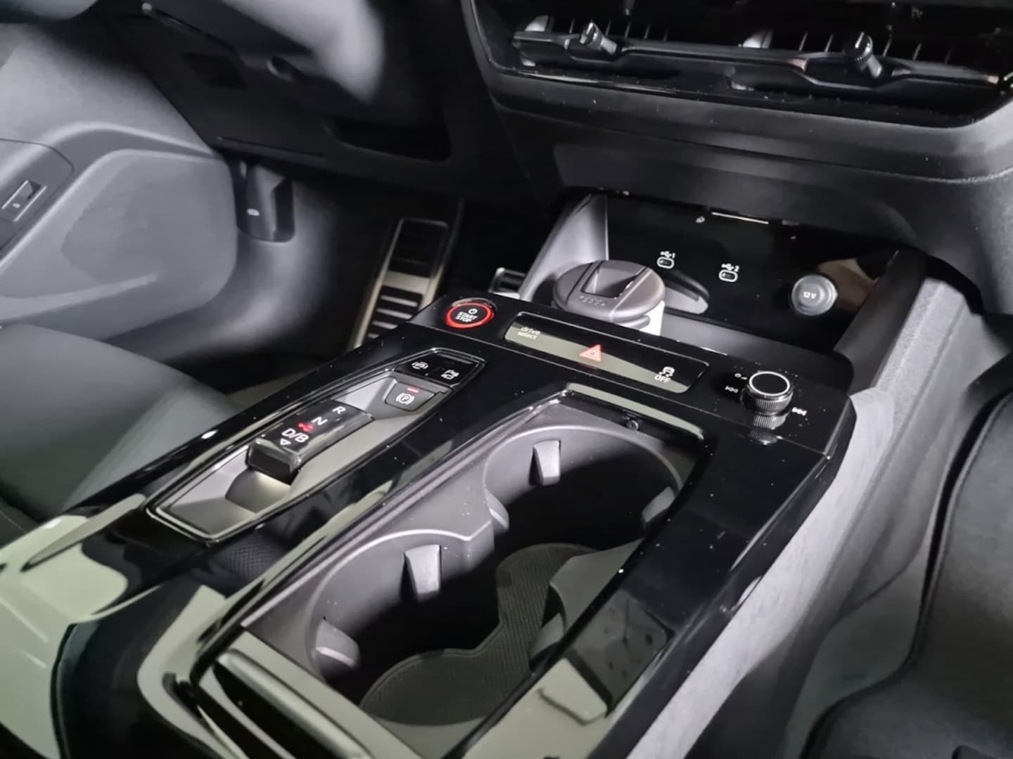 Bild über Audi A6 Avant e-tron S line business e-tron performance 270 kW - für weitere Informationen kontaktieren Sie den Audi Partner
