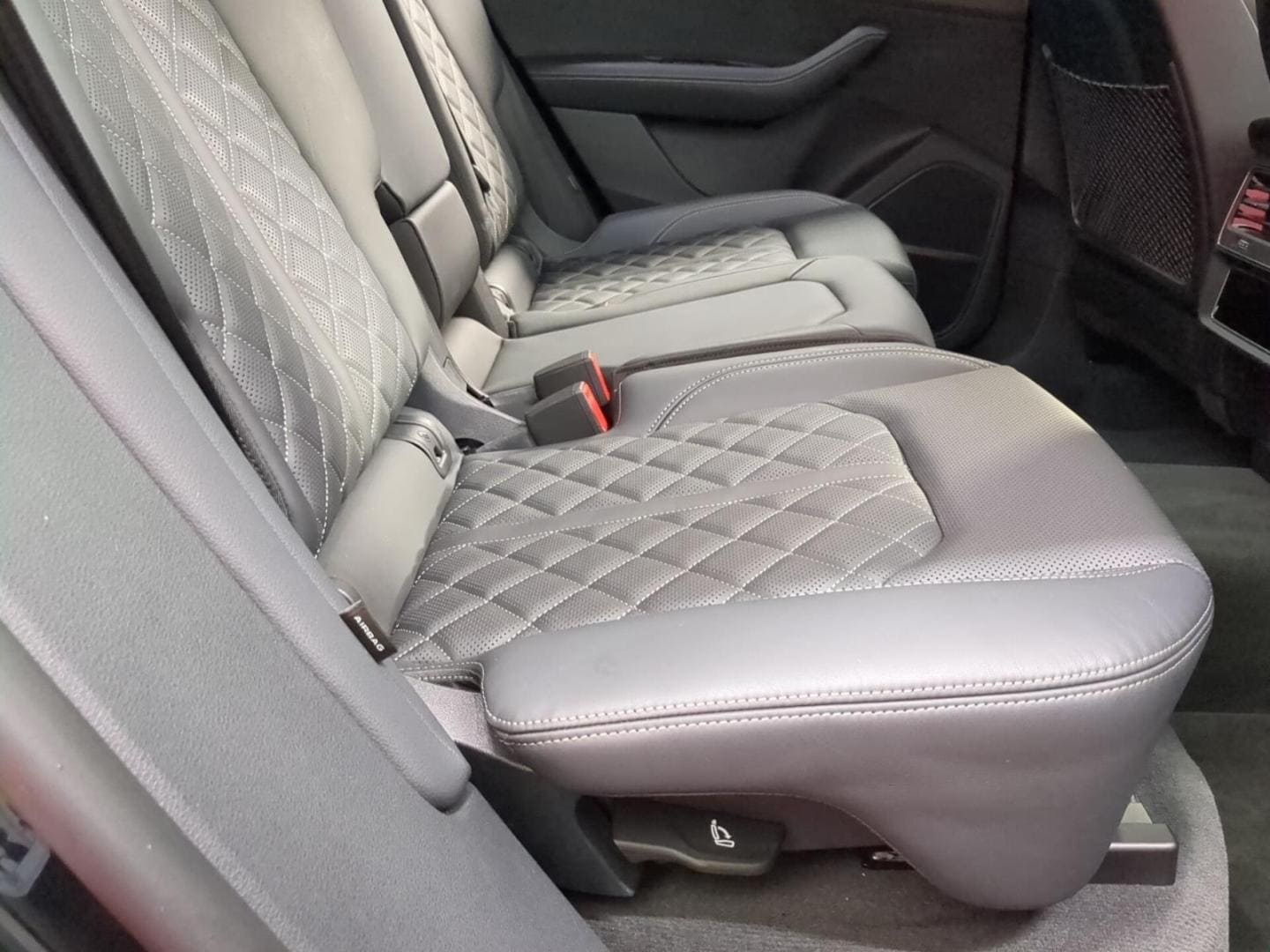 Bild über Audi Q8 SUV S line business TDI quattro 210 kW tiptronic - für weitere Informationen kontaktieren Sie den Audi Partner