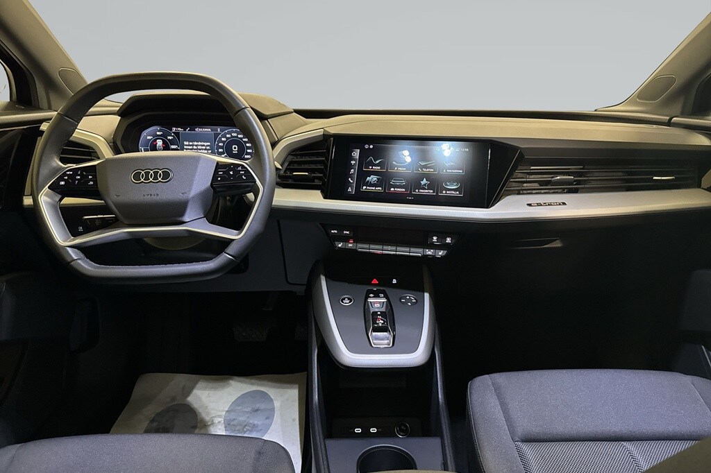 Bild som visar&nbsp;Audi Q4 e-tron&nbsp;Q4 45 e-tron quattro Proline 195,00 kW - för mer information kontakta din Audi Partner