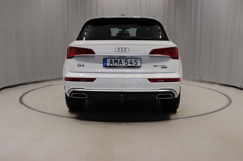 Bild som visar&nbsp;Audi Q5 TFSI e&nbsp;Q5 55 TFSI e quattro S line 367 hk S tronic - för mer information kontakta din Audi Partner