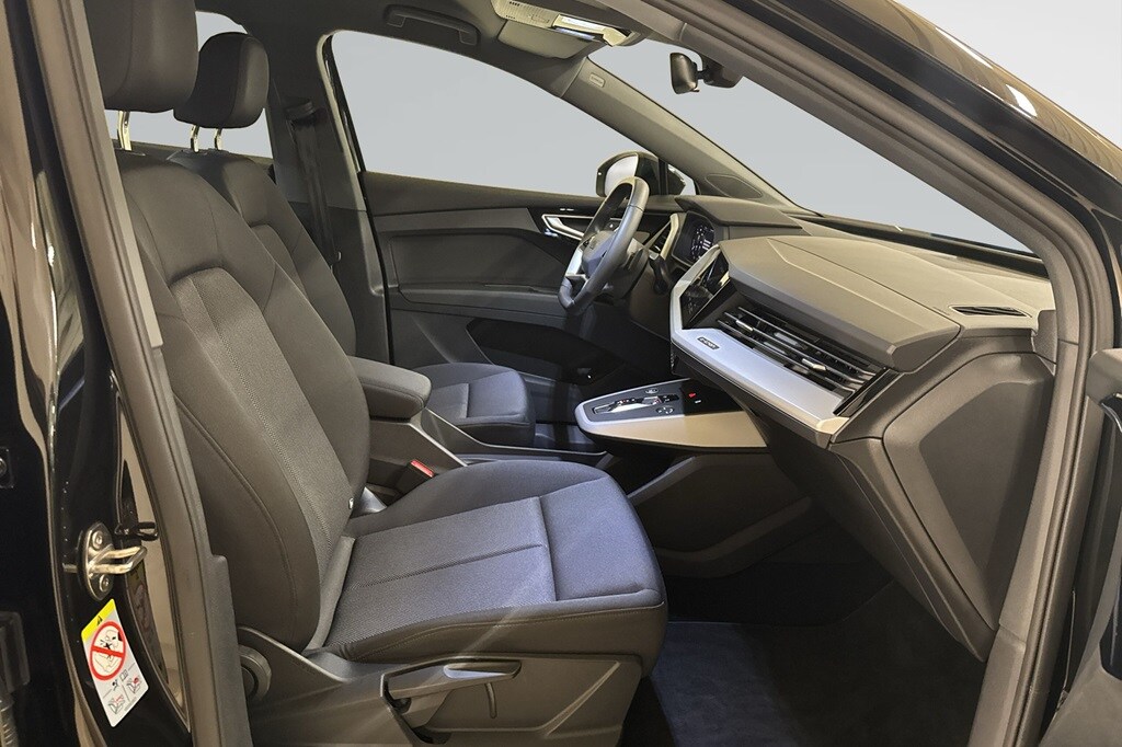 Bild som visar&nbsp;Audi Q4 e-tron&nbsp;Q4 45 e-tron quattro Proline 195,00 kW - för mer information kontakta din Audi Partner