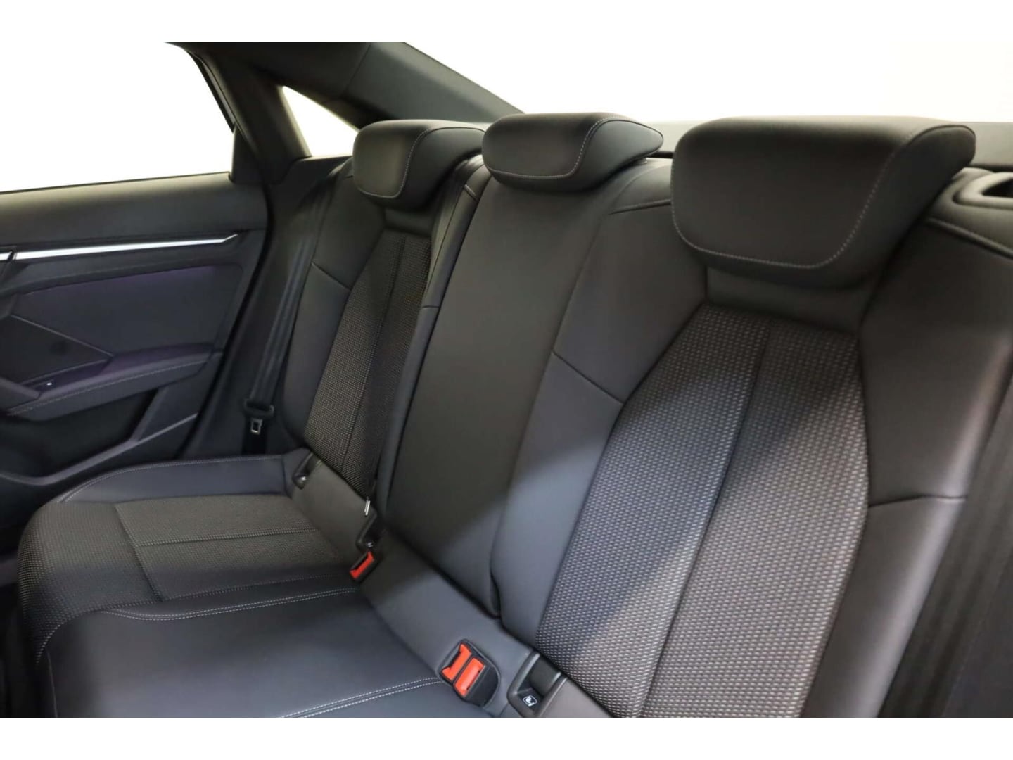Bild über Audi S3 Limousine TFSI quattro S tronic - für weitere Informationen kontaktieren Sie den Audi Partner