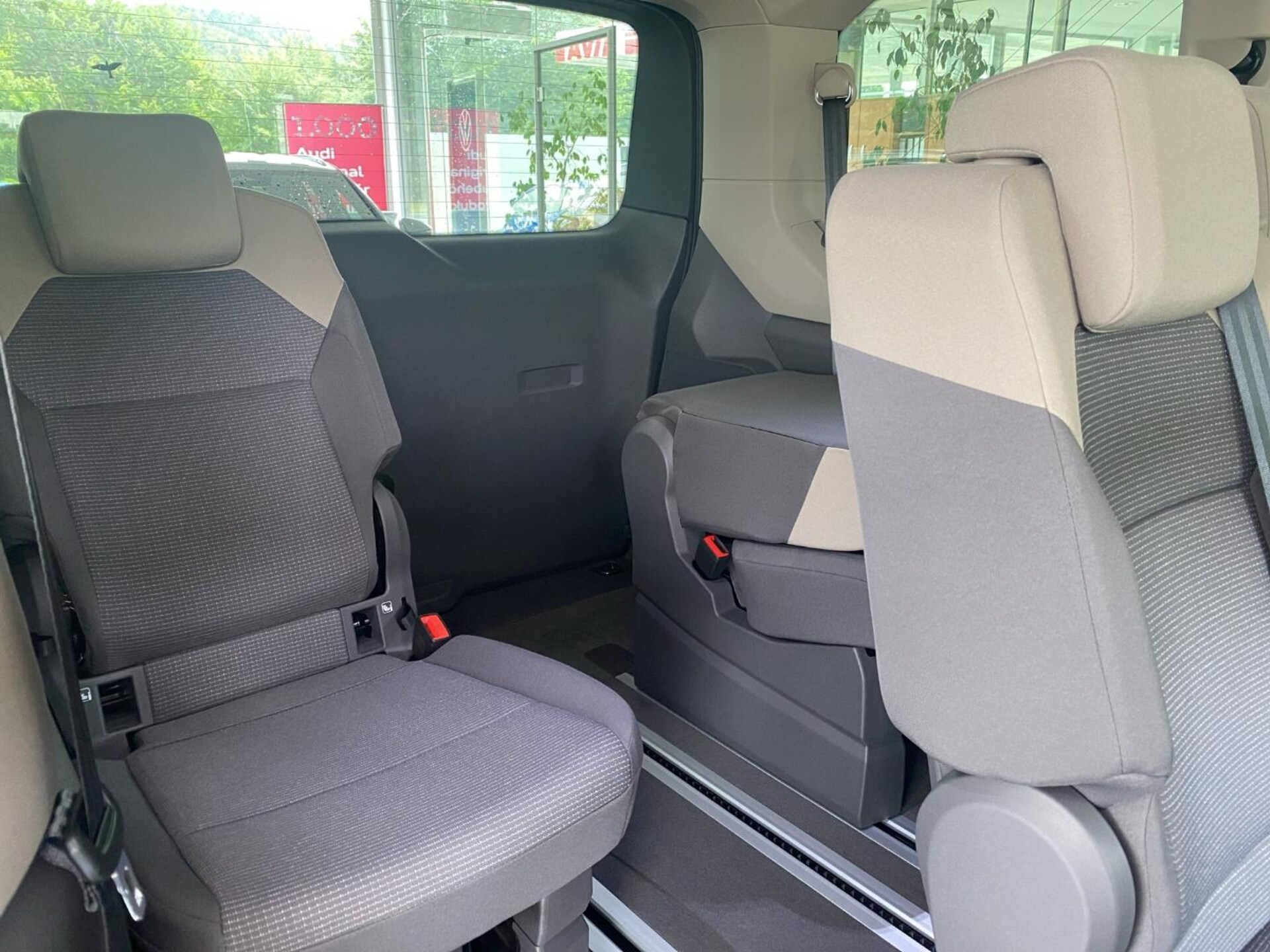 Volkswagen Multivan Basis-Modell