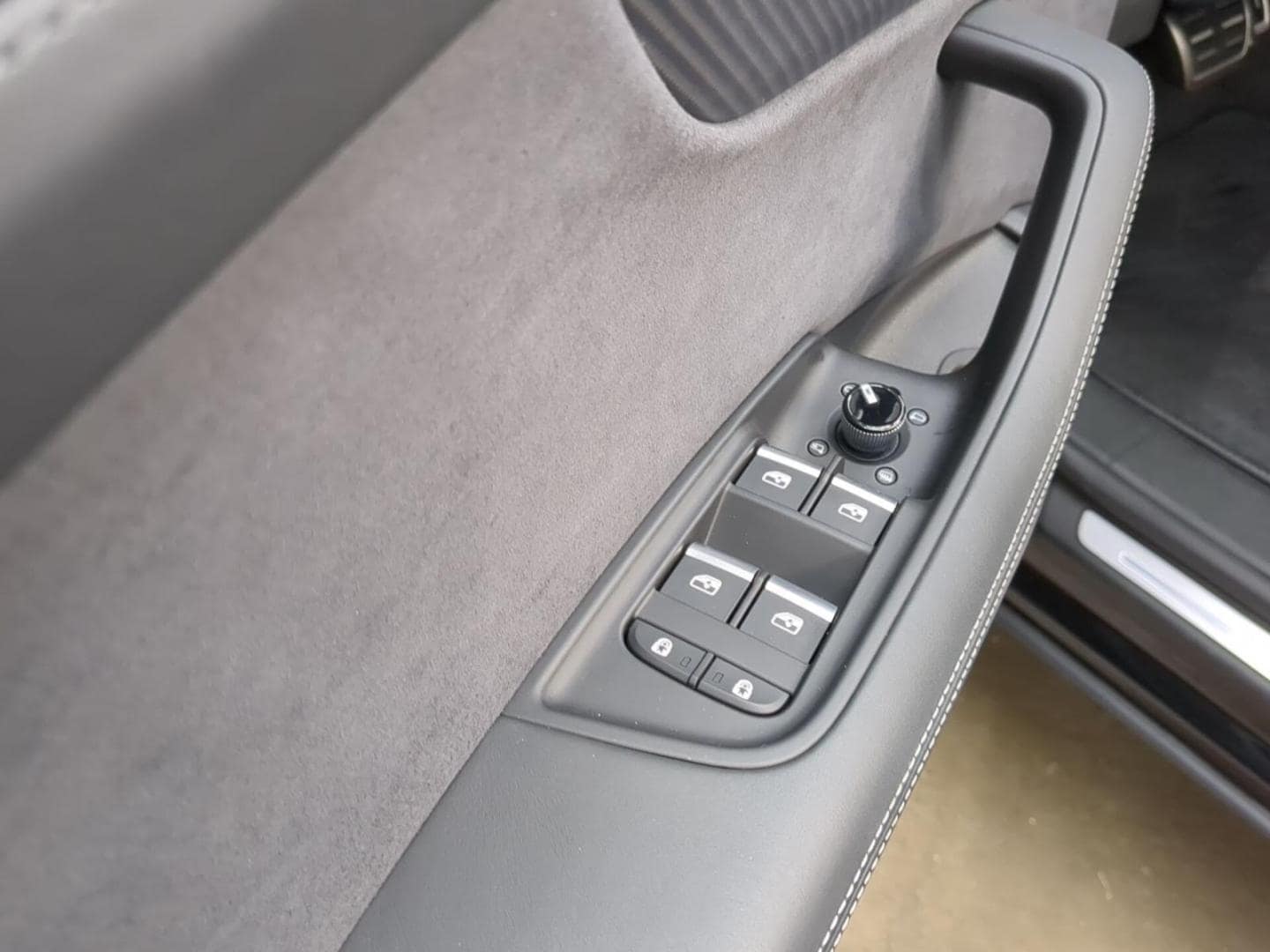 Bild über Audi Q8 SUV S line business TDI quattro 210 kW tiptronic - für weitere Informationen kontaktieren Sie den Audi Partner