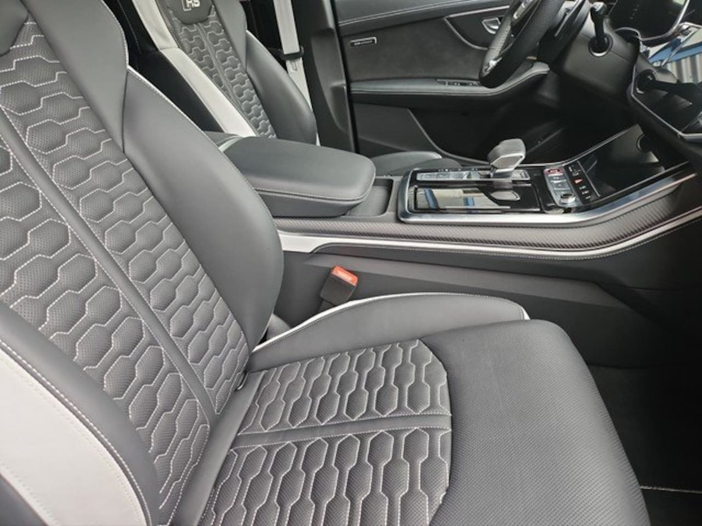 Bild über Audi RS Q8 SUV TFSI quattro tiptronic - für weitere Informationen kontaktieren Sie den Audi Partner