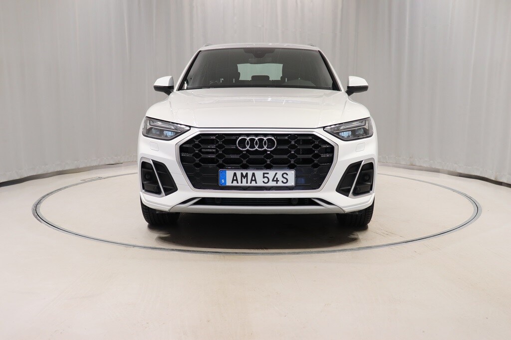 Bild som visar&nbsp;Audi Q5 TFSI e&nbsp;Q5 55 TFSI e quattro S line 367 hk S tronic - för mer information kontakta din Audi Partner