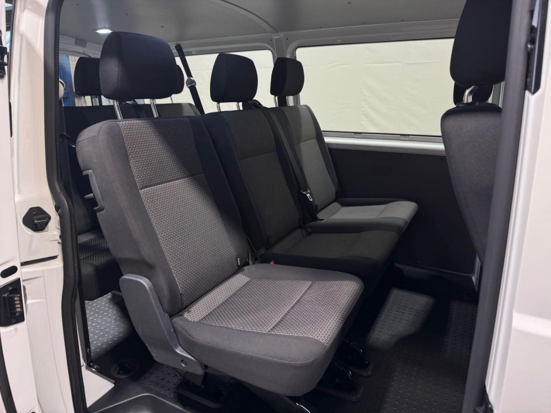 Volkswagen T6.1 Transporter Kombi langer Radstand