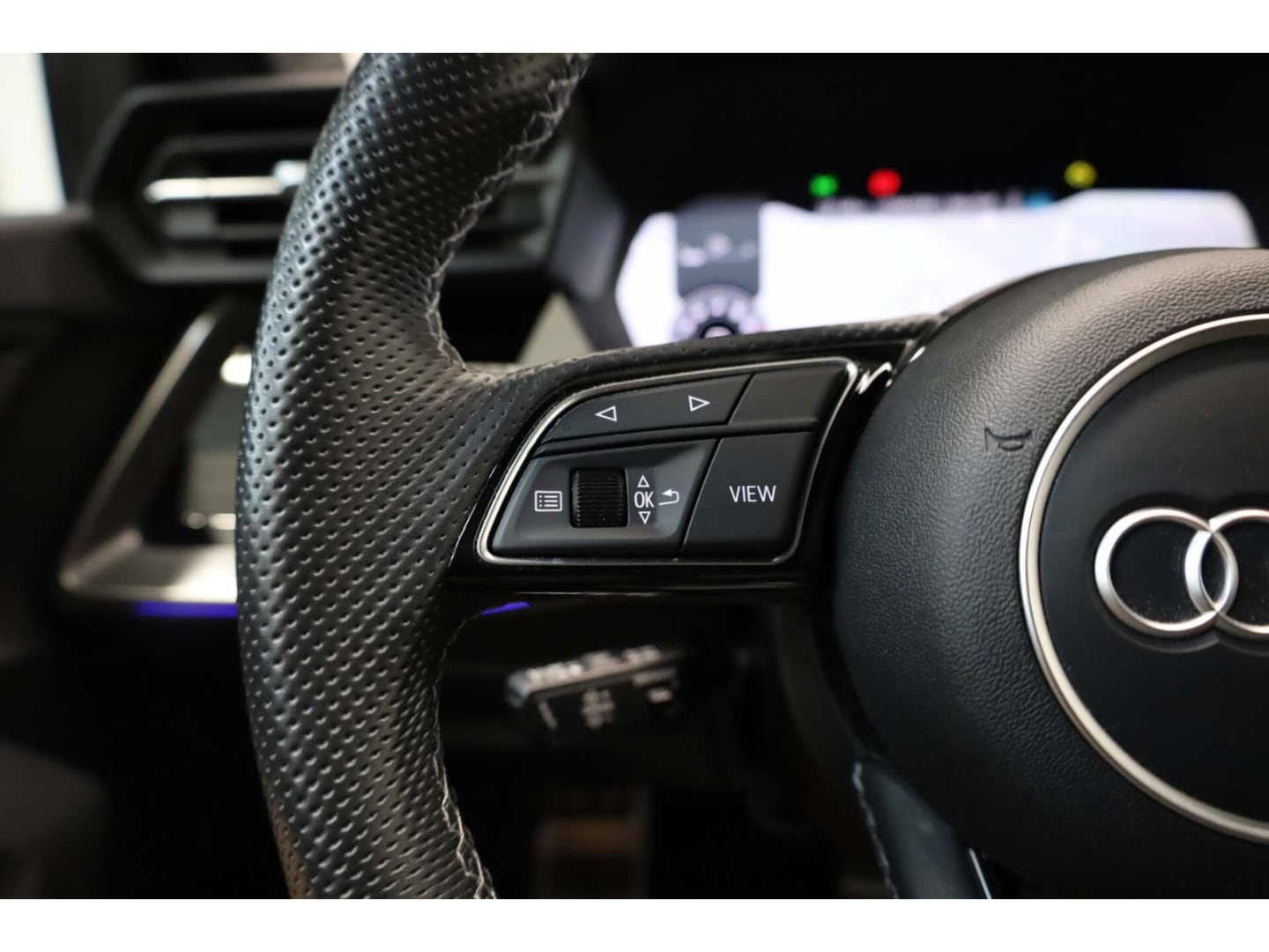 Bild über Audi S3 Limousine TFSI quattro S tronic - für weitere Informationen kontaktieren Sie den Audi Partner