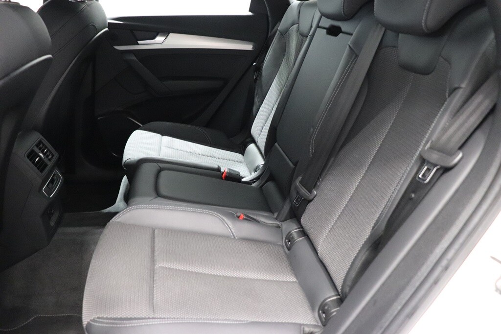 Bild som visar&nbsp;Audi Q5 TFSI e&nbsp;Q5 55 TFSI e quattro S line 367 hk S tronic - för mer information kontakta din Audi Partner