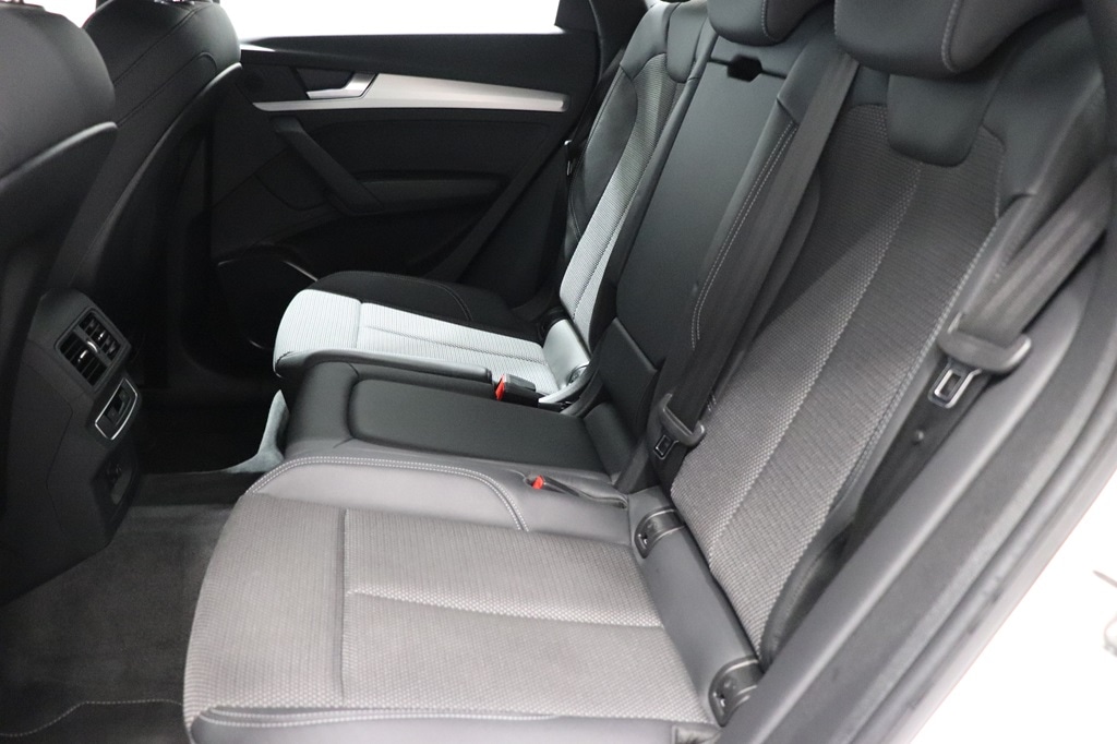 Bild som visar Audi Q5 TFSI e Q5 55 TFSI e quattro S line 367 hk S tronic - för mer information kontakta din Audi Partner