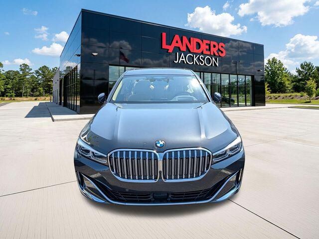 2022 BMW 750