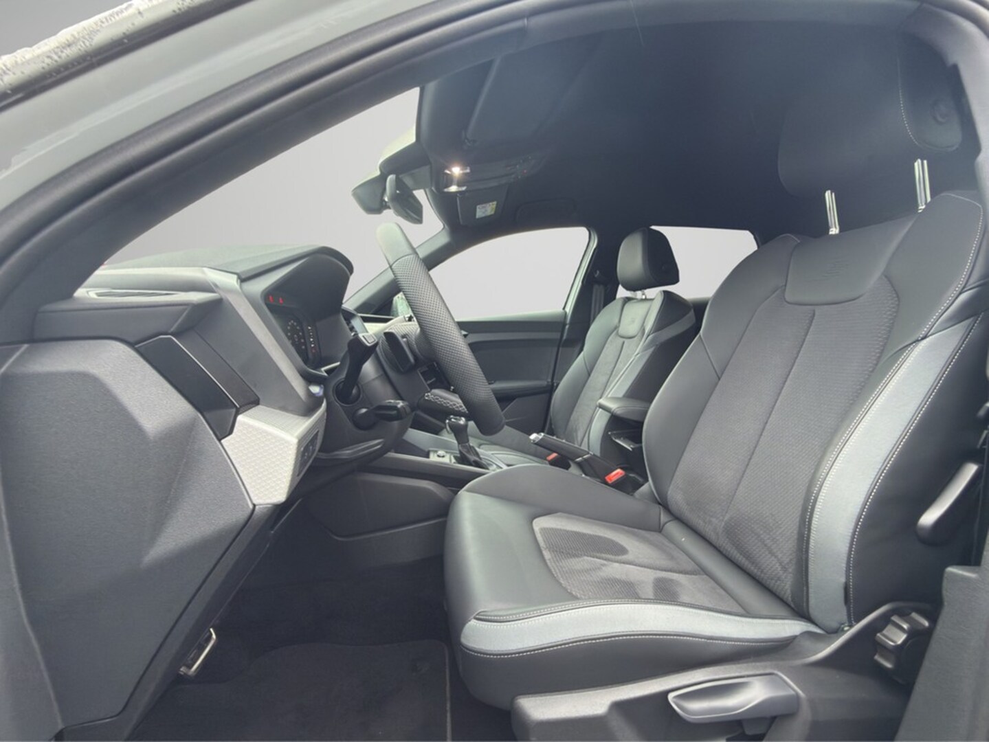 Bild über Audi A1 Sportback S line 30 TFSI S tronic - für weitere Informationen kontaktieren Sie den Audi Partner