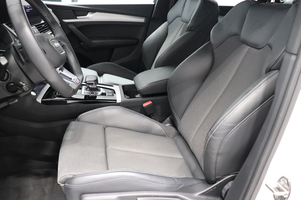 Bild som visar&nbsp;Audi Q5 TFSI e&nbsp;Q5 55 TFSI e quattro S line 367 hk S tronic - för mer information kontakta din Audi Partner