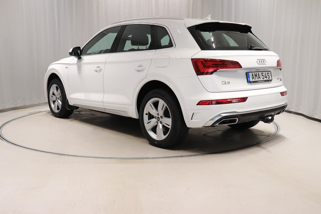 Bild som visar&nbsp;Audi Q5 TFSI e&nbsp;Q5 55 TFSI e quattro S line 367 hk S tronic - för mer information kontakta din Audi Partner