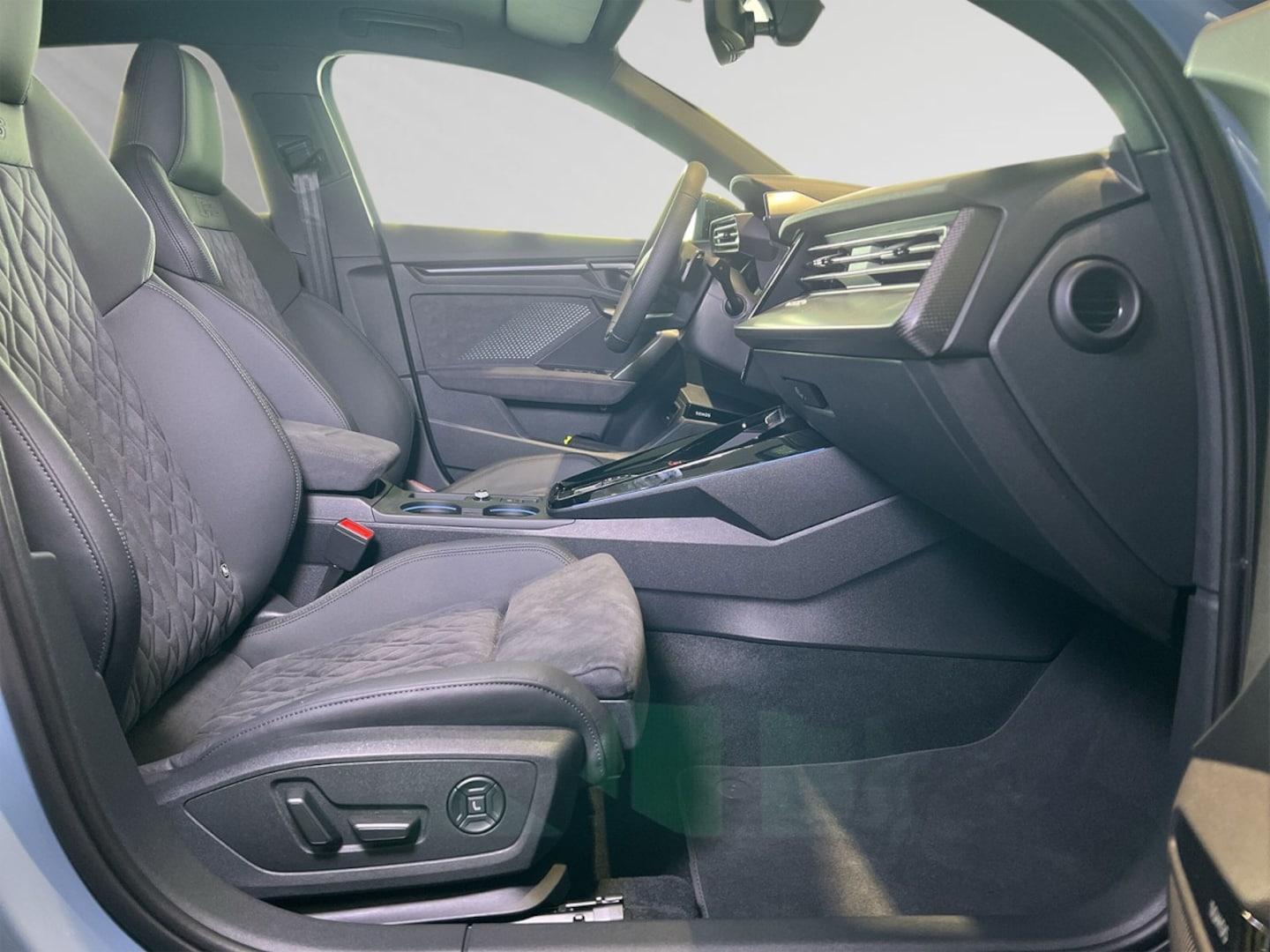 Bild über Audi RS 3 Sportback TFSI quattro 294 kW S tronic - für weitere Informationen kontaktieren Sie den Audi Partner