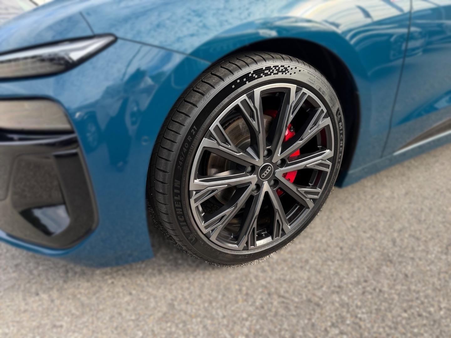 Bild über Audi A6 Avant e-tron e-tron performance - für weitere Informationen kontaktieren Sie den Audi Partner