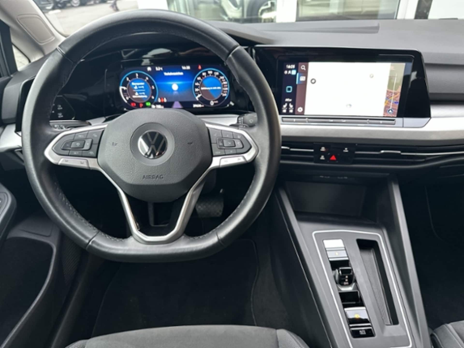 Volkswagen Golf Variant Life