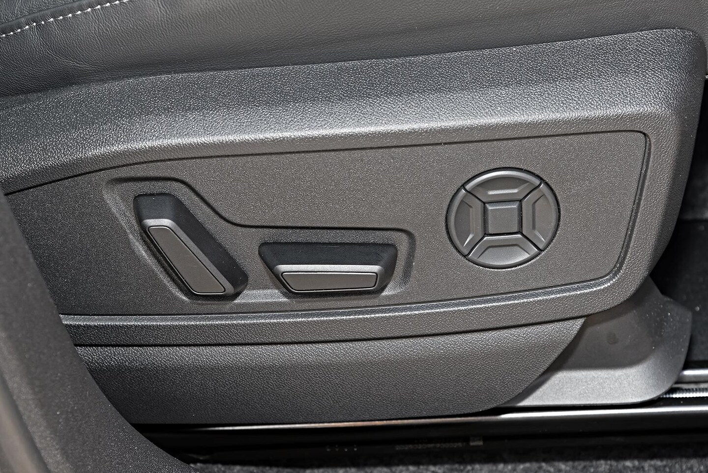 Image about Audi Q5 SUV TDI quattro 150 kW sport