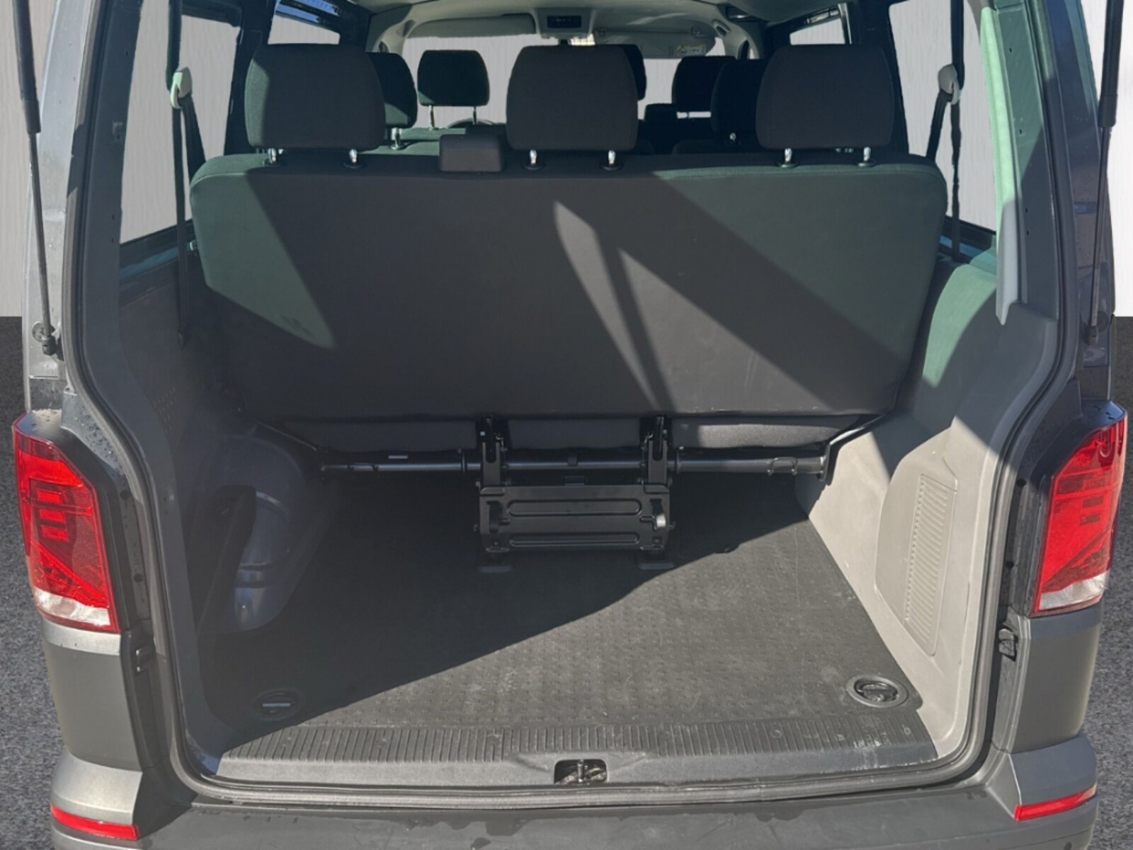 Volkswagen T6.1 Transporter Kombi kurzer Radstand – Bild 10