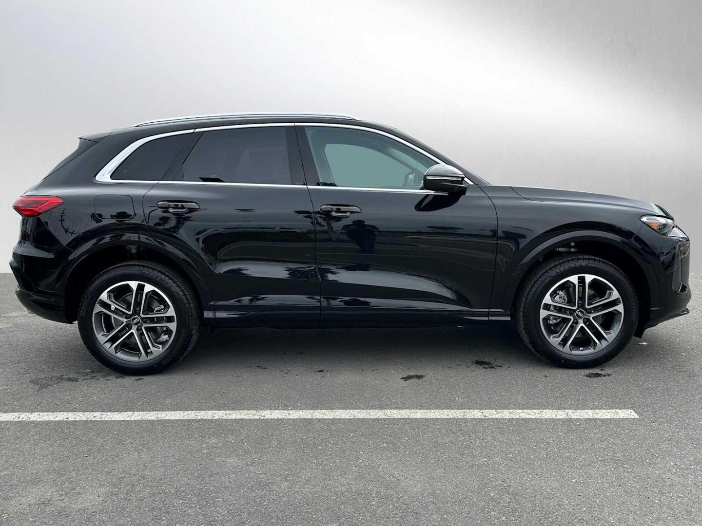 2025 Audi Q5 Premium - Photo 6