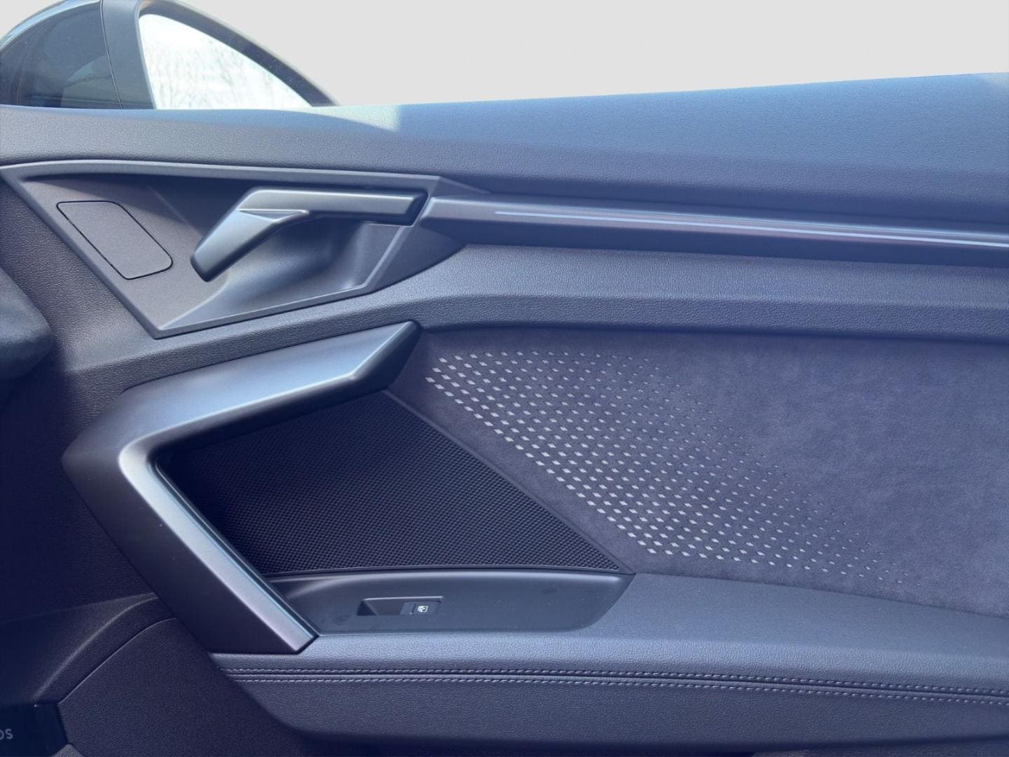 Bild über Audi RS 3 Limousine TFSI quattro 294 kW S tronic - für weitere Informationen kontaktieren Sie den Audi Partner
