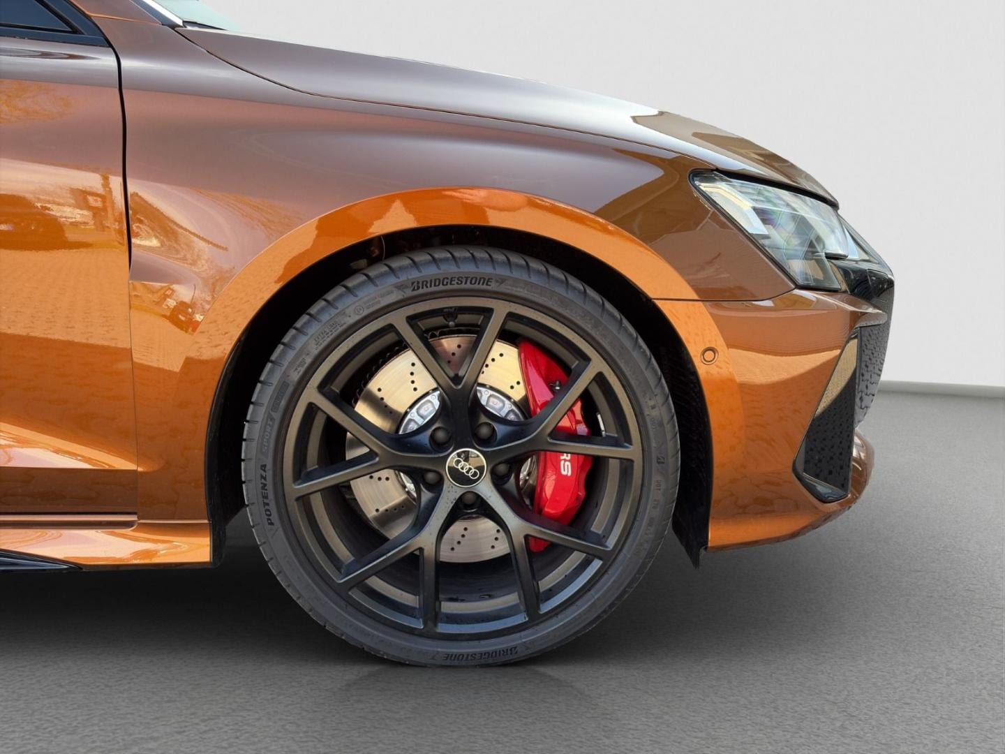 Bild über Audi RS 3 Limousine TFSI quattro 294 kW S tronic - für weitere Informationen kontaktieren Sie den Audi Partner