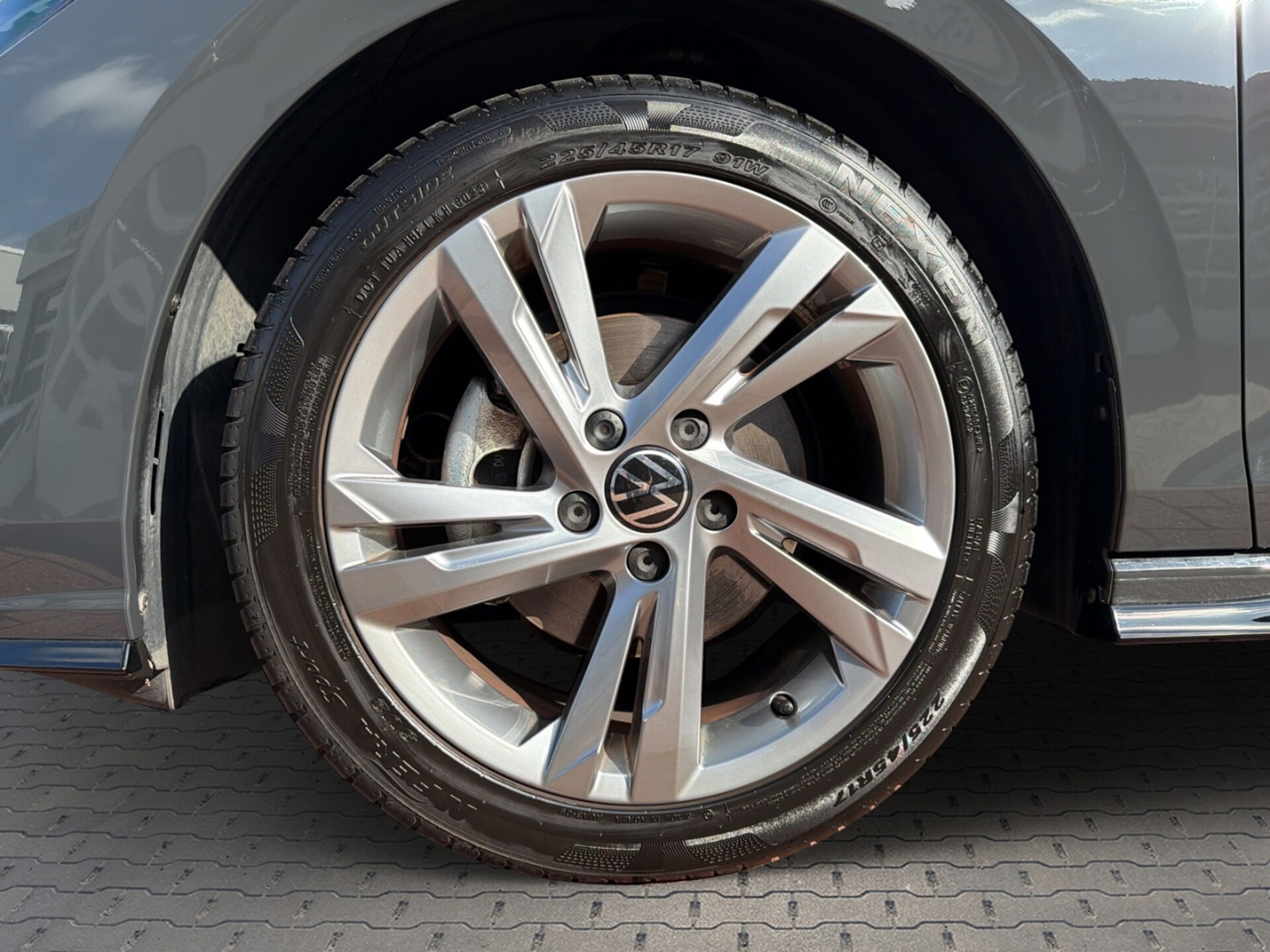 Volkswagen Golf R-Line