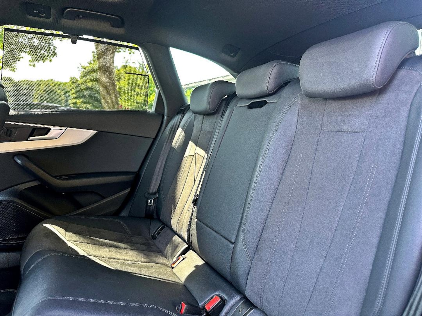Bild über Audi A4 Avant S line 45 TFSI quattro S tronic - für weitere Informationen kontaktieren Sie den Audi Partner