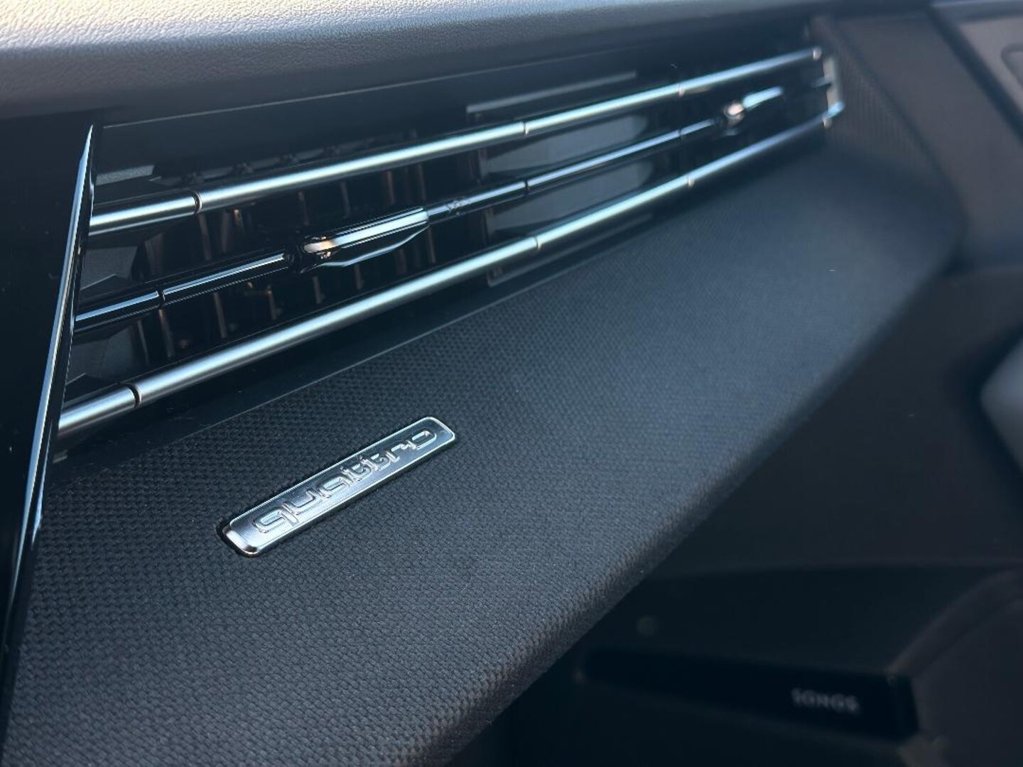 Bild über Audi S3 Limousine TFSI quattro S tronic - für weitere Informationen kontaktieren Sie den Audi Partner
