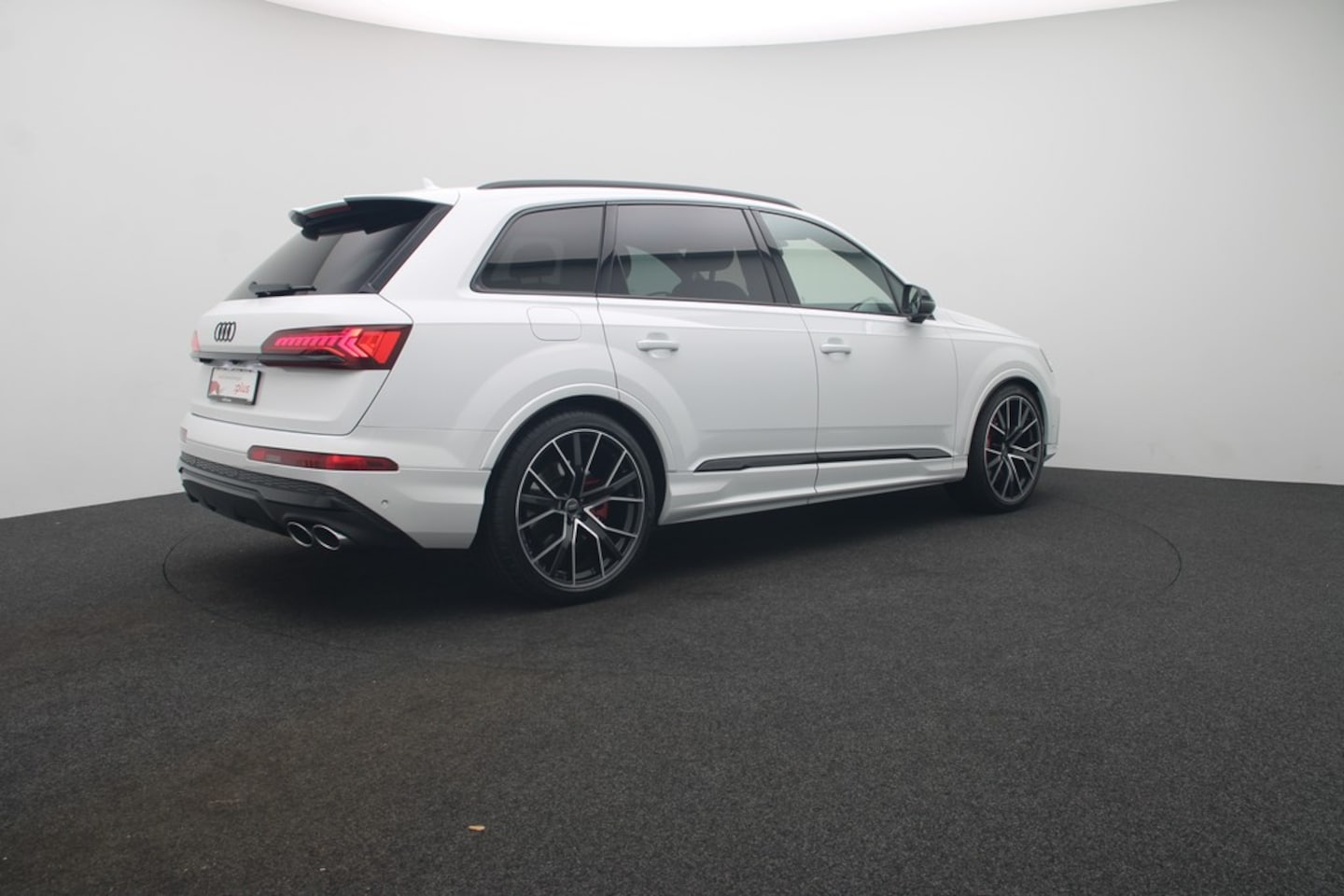 Bild über Audi SQ7 competition plus TFSI quattro tiptronic - für weitere Informationen kontaktieren Sie den Audi Partner