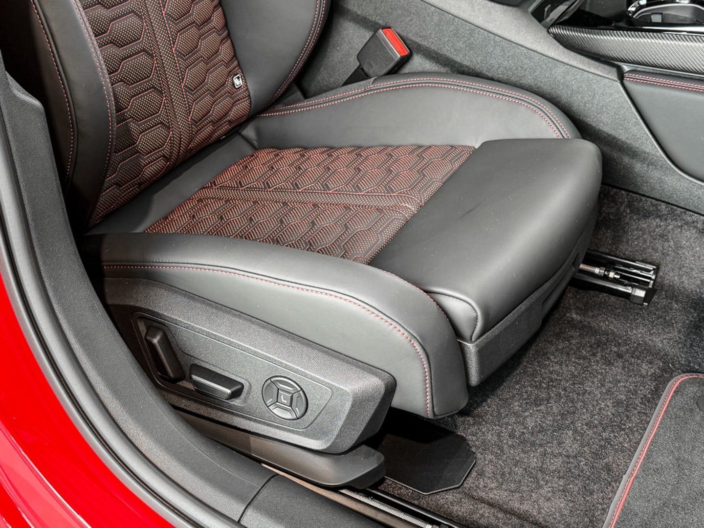 Bild über Audi RS 5 Limousine TFSI quattro 470 kW tiptronic - für weitere Informationen kontaktieren Sie den Audi Partner