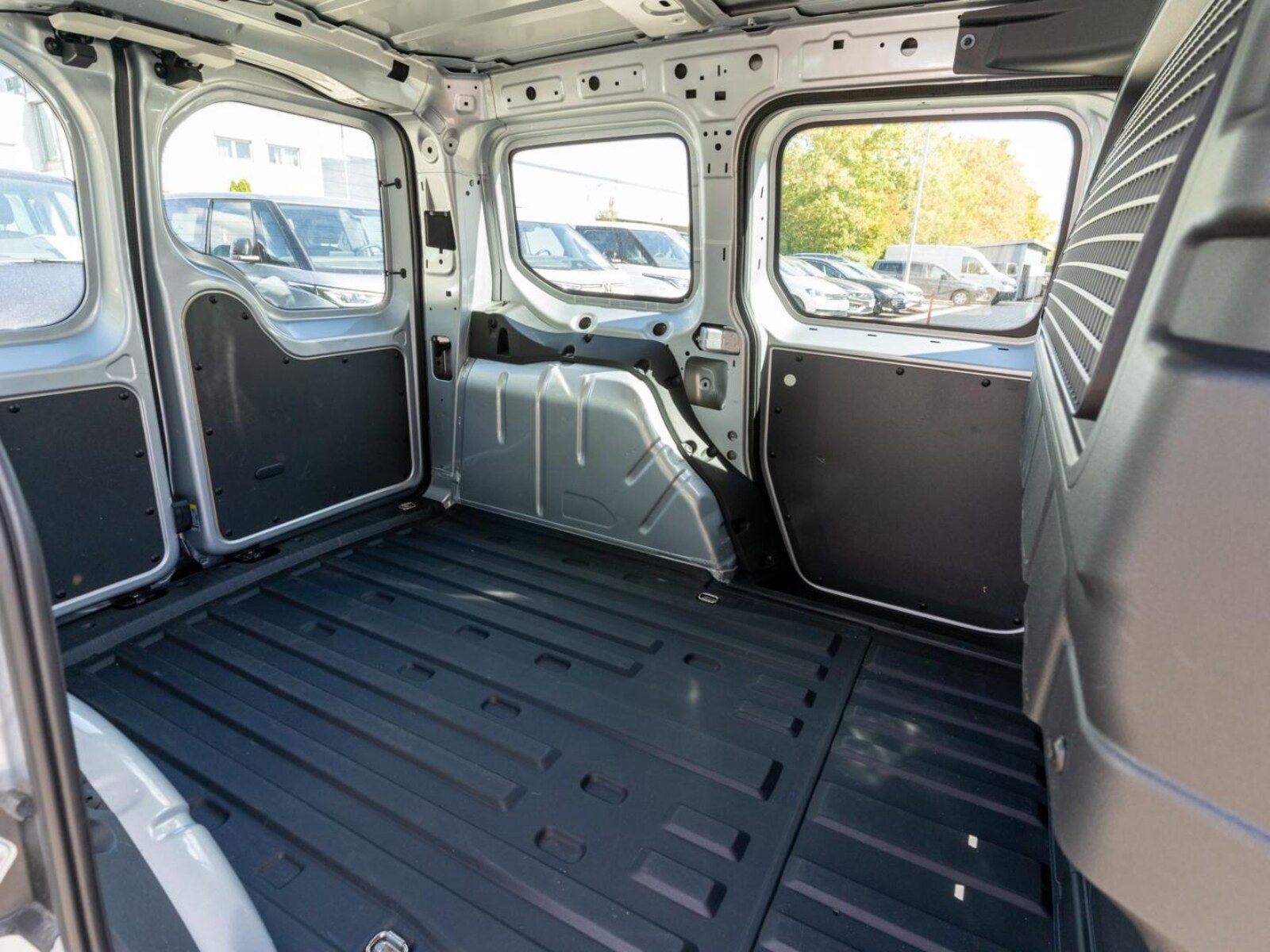 Volkswagen Caddy Cargo – Bild 8